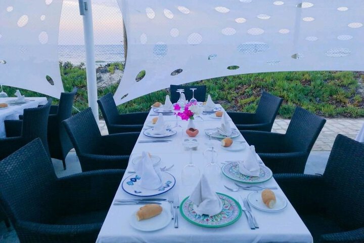 Dining 16 of 22