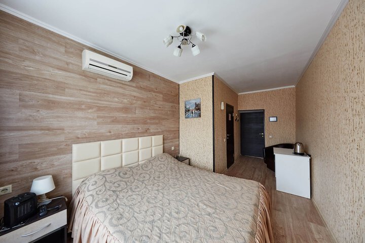 Room 12 of 25