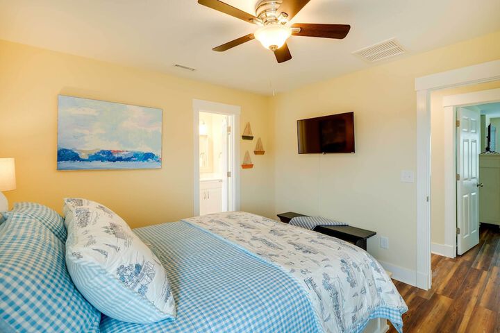 Corolla Vacation Rental w / Pool Walk to Beach!