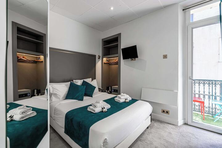 Hotel Avaton - Deluxe Balcony Bedroom - Cannes Palais