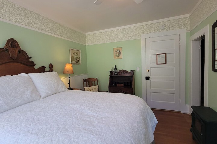 Room 37 of 113