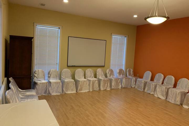 Ballroom/Hall 33 of 35