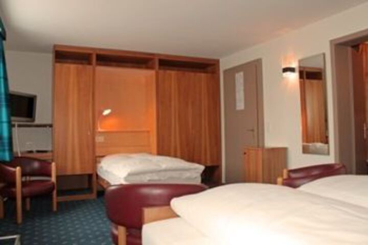 Room 79 of 106