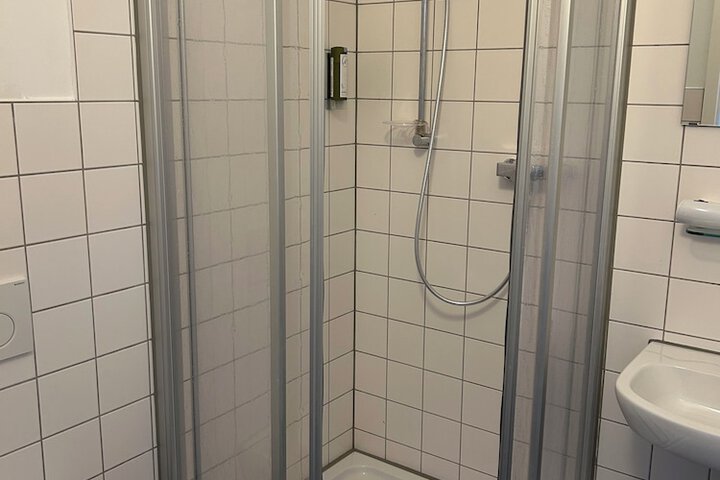 Room 25 of 48