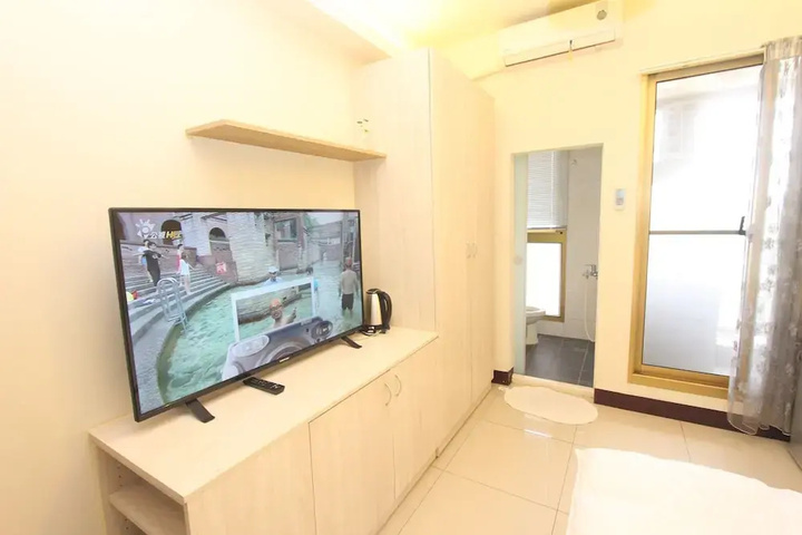 Room 9 of 24