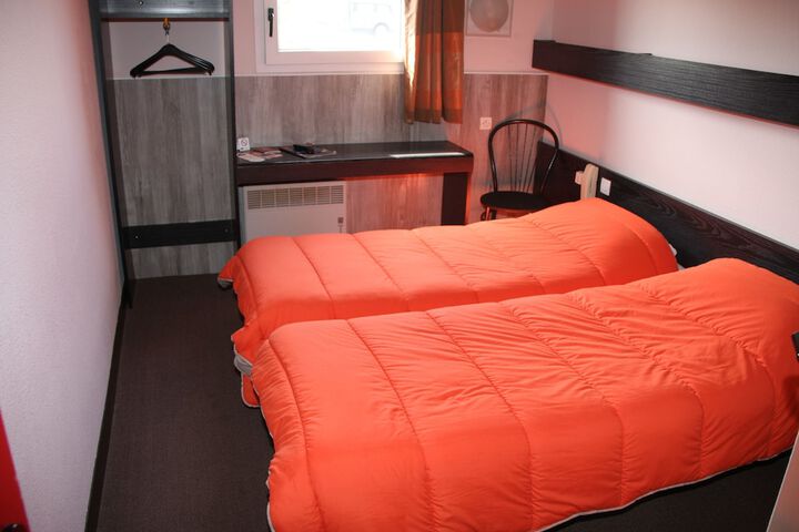 Room 10 of 38
