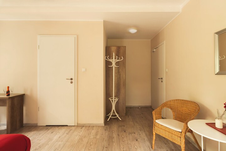 Room 16 of 158