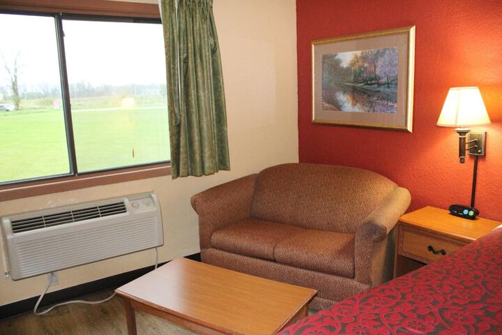 Lounge 40 of 62