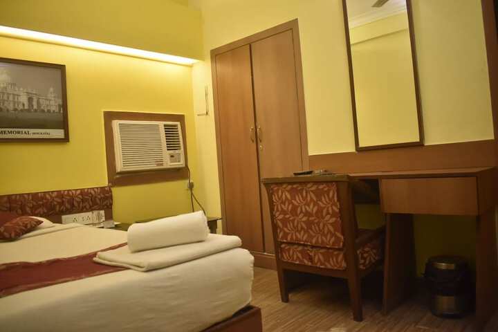 Room 7 of 12