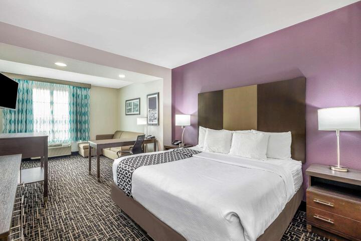 1 King Bed (1 of 14)