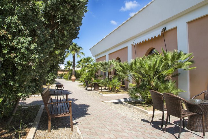 Hotel Exterior 65 of 75