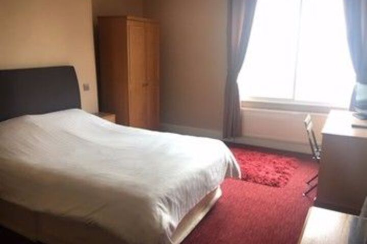 Room 70 of 117