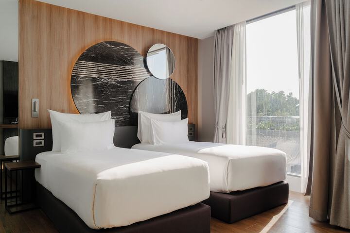 Room 6 of 216