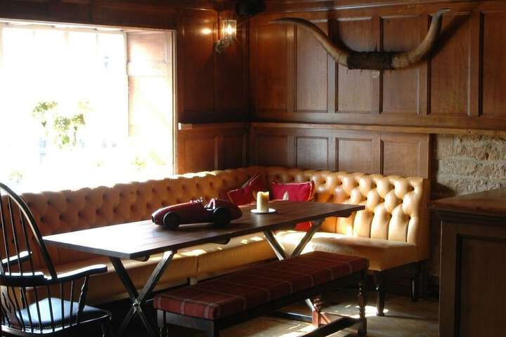 Lounge 21 of 26