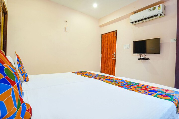 Room 11 of 25