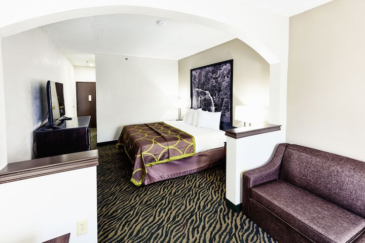 1 King Bed Deluxe Room (10 of 10)