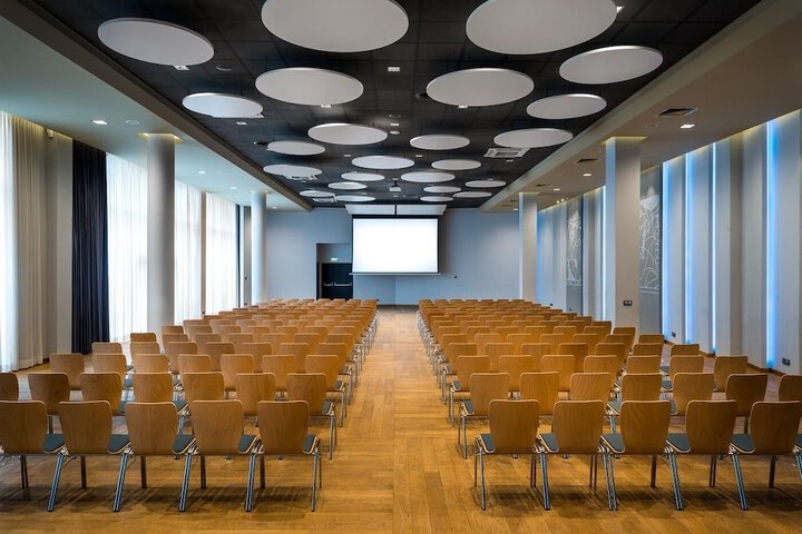 Business Center 33 of 35