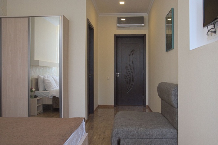Room 10 of 134