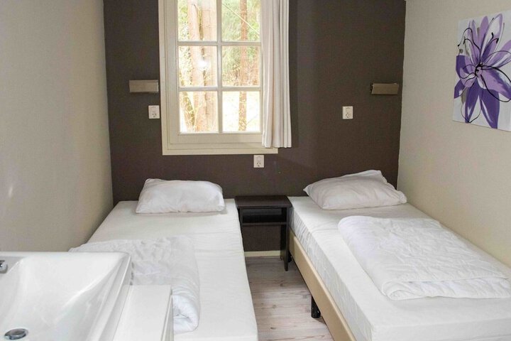 Room 2 of 37