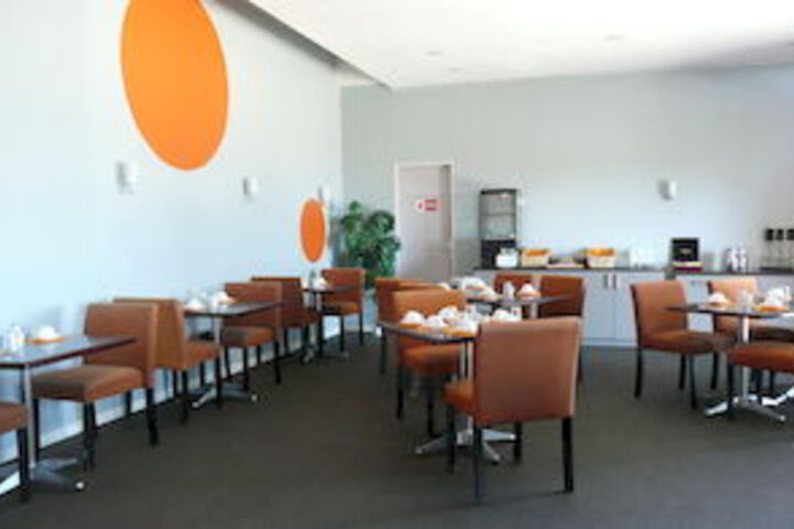 Dining 18 of 31
