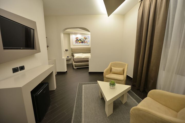Room 7 of 36