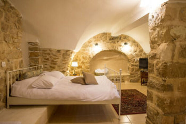 Room 8 of 13