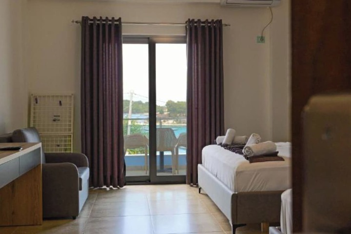 Room 21 of 48