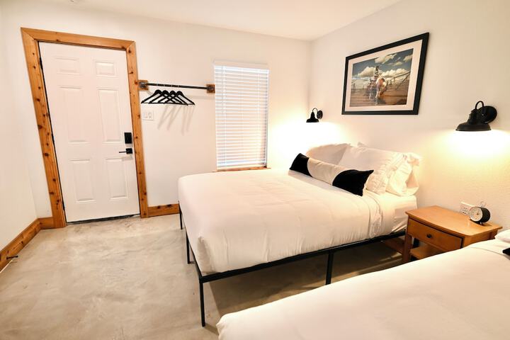 Room 27 of 64