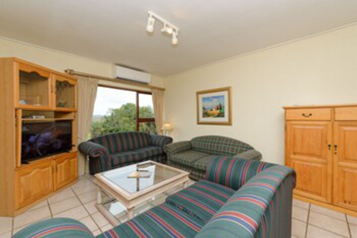Room 6 of 12