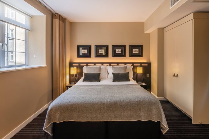 Room 17 of 30