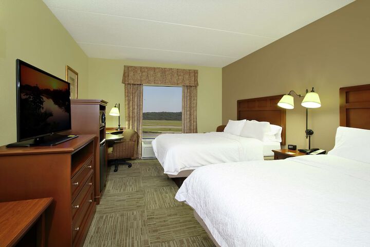 2 Queen Beds (1 of 6)