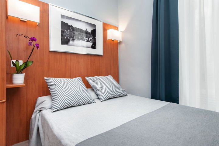 Room 6 of 19