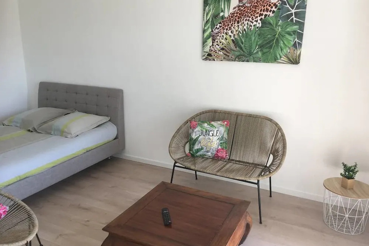 Room 2 of 8