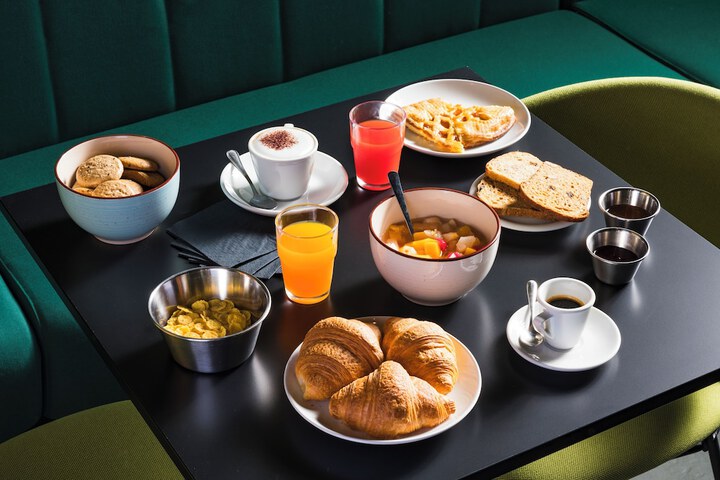 Breakfast/Coffee Service 24 of 28