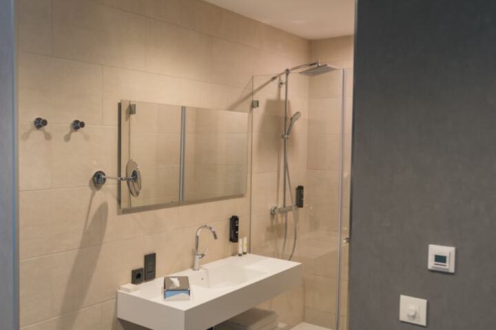 Room 35 of 112
