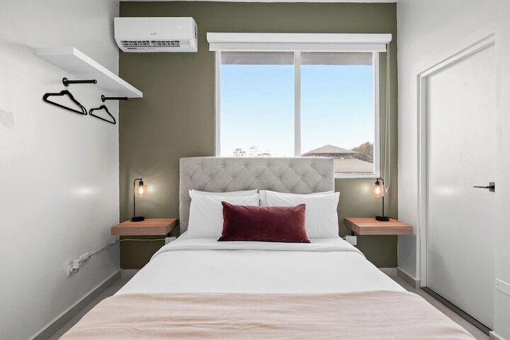 Room 13 of 118