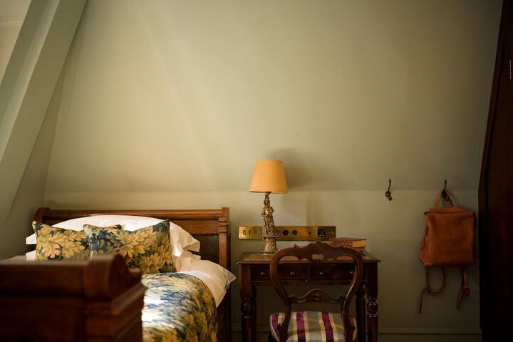 Room 43 of 90