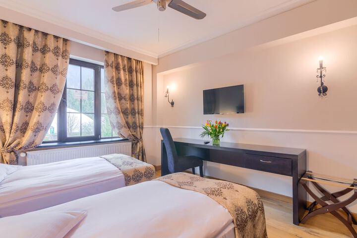 Room 16 of 39