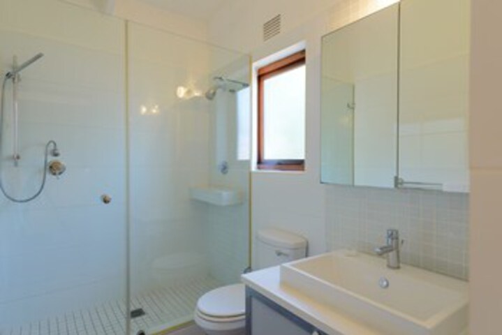 Room 3 of 27