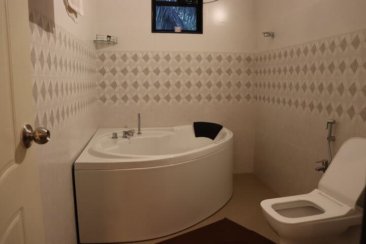 Room 34 of 76