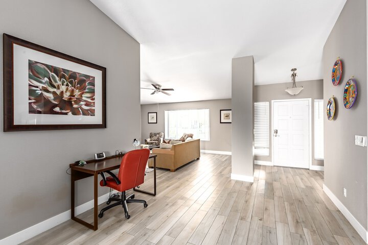 Room 9 of 18