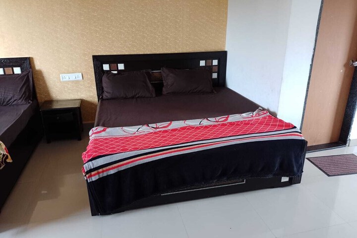 Room 6 of 14