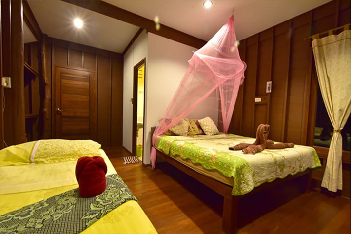 Room 5 of 16