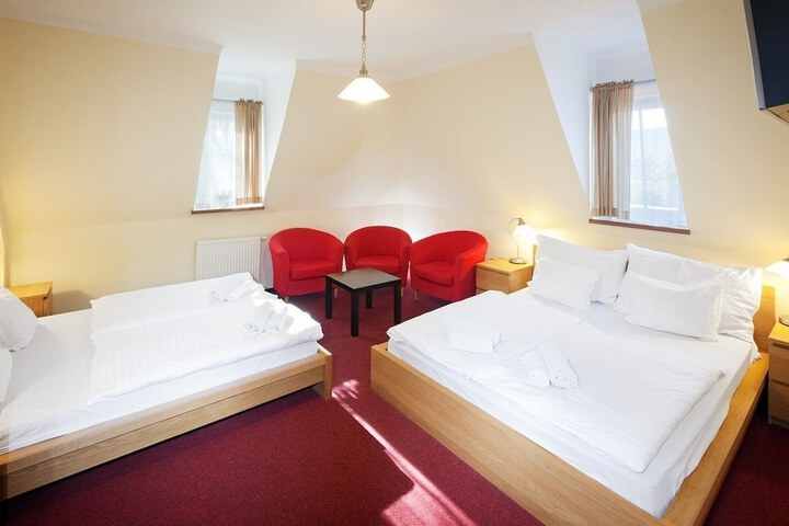 Room 10 of 33