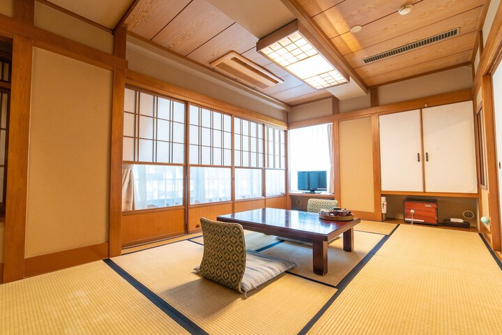 Room 3 of 43