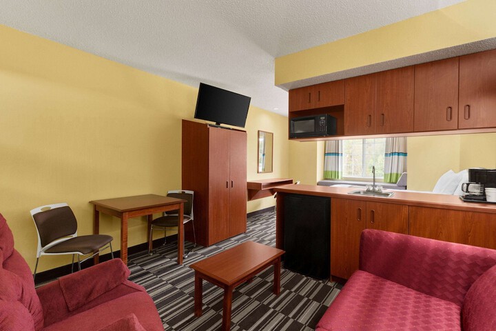 Room 16 of 28