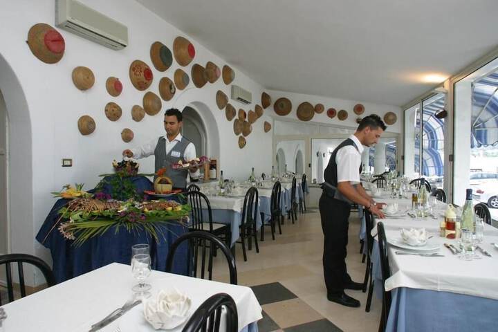 Dining 42 of 61