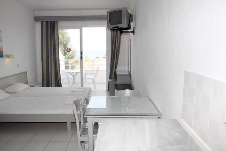 Room 6 of 32