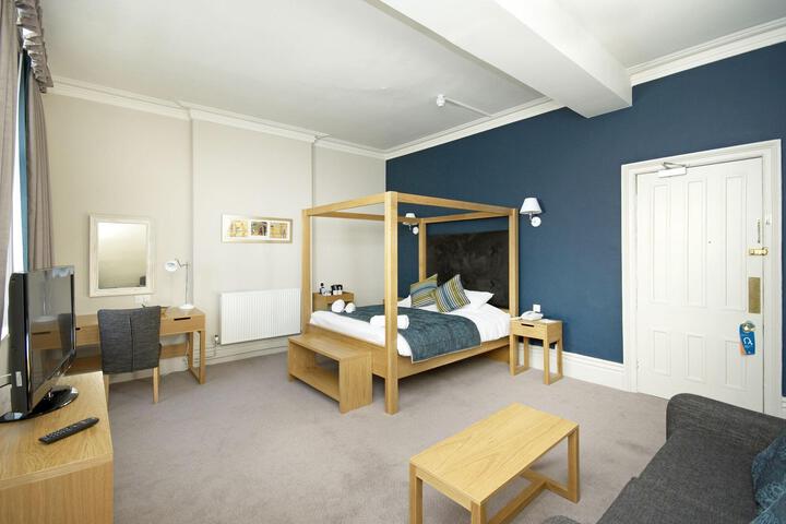 Room 12 of 76