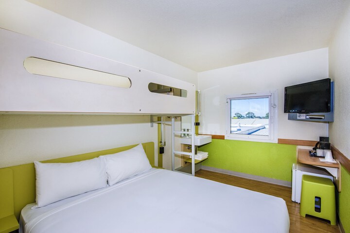 Room 4 of 27